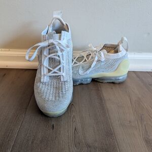 Nike White 2021 Vapor Max Flynit Sneakers, Size 7